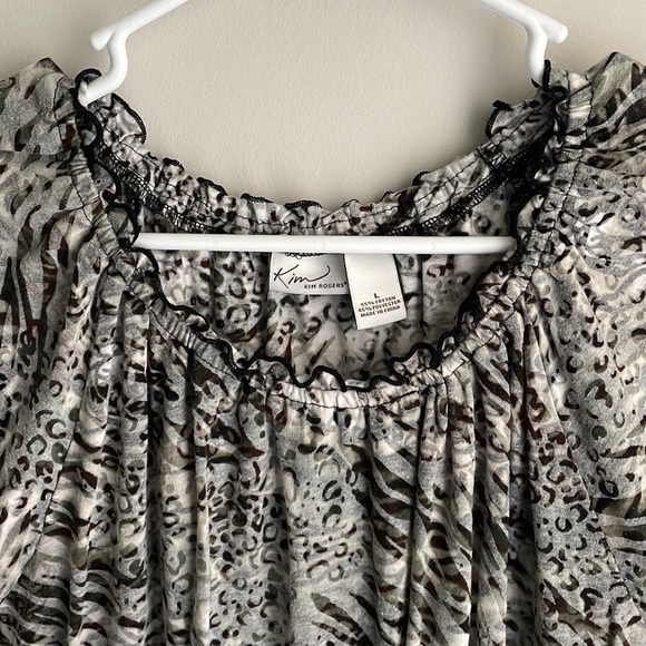 Kim Rogers Ruffle trim neck & sleeve Animal Print burnout top- Large - Picture 4 of 10